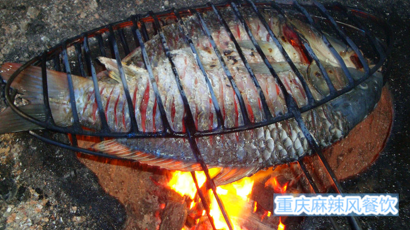 烤鱼烤制.jpg